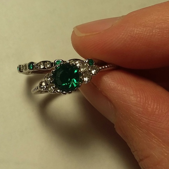 Green Stone Silver Rings - Picture 3 of 4